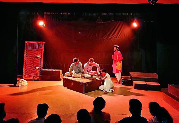 The first bell of the play rang eight months later | तब्बल आठ महिन्यांनंतर वाजली नाटकाची पहिली घंटा The first bell of the play rang eight months later | तब्बल आठ महिन्यांनंतर वाजली नाटकाची पहिली घंटा
