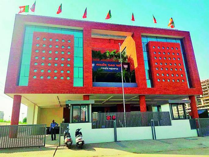 BJP's 'election management' is being done from a 45 thousand square feet hi-tech office in Gujarat | गुजरातमध्ये ४५ हजार चौरस फुटाच्या हायटेक ऑफिसमधून होत आहे भाजपचे 'इलेक्शन मॅनेजमेंट' BJP's 'election management' is being done from a 45 thousand square feet hi-tech office in Gujarat | गुजरातमध्ये ४५ हजार चौरस फुटाच्या हायटेक ऑफिसमधून होत आहे भाजपचे 'इलेक्शन मॅनेजमेंट'