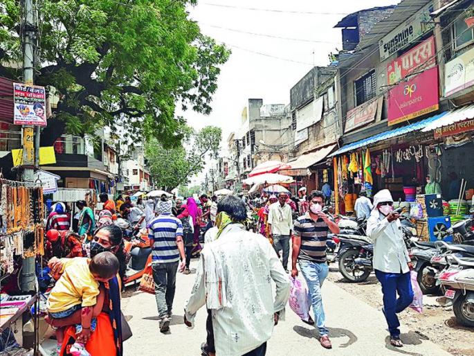 The positivity rate is reassuring but Wardhekar's behavior is dangerous | पॉझिटिव्हिटी दर दिलासादायक मात्र वर्धेकरांची वर्तणूक ठरते धोकादायक