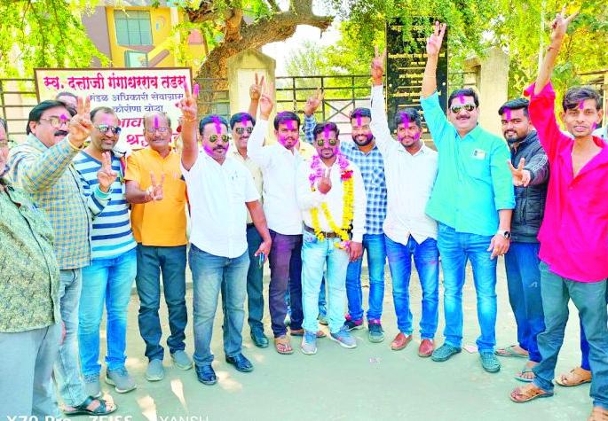 On Nagar Panchayat Waiting; The gram panchayat wasted no time | नगरपंचायती वेटिंगवर ; ग्रामपंचायतींनी उधळला गुलाल