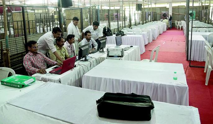 Lok Sabha Election 2019 Results; Last result only after 11 pm; VVPAT count after EVM | Lok Sabha Election 2019 Result; अंतिम निकाल रात्री ११ नंतरच; ईव्हीएमनंतर व्हीव्हीपॅटची मोजणी Lok Sabha Election 2019 Results; Last result only after 11 pm; VVPAT count after EVM | Lok Sabha Election 2019 Result; अंतिम निकाल रात्री ११ नंतरच; ईव्हीएमनंतर व्हीव्हीपॅटची मोजणी