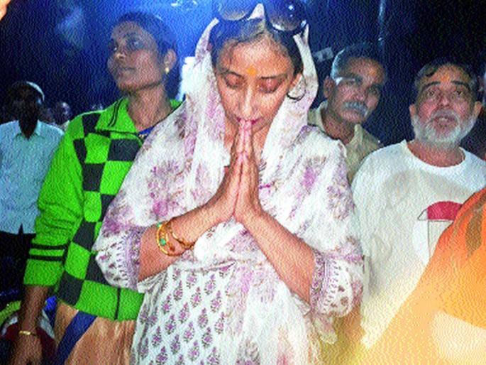 Manisha Koirala took the view of Trimbakeshwar | मनीषा कोईरालाने घेतले त्र्यंबकेश्वराचे दर्शन  Manisha Koirala took the view of Trimbakeshwar | मनीषा कोईरालाने घेतले त्र्यंबकेश्वराचे दर्शन