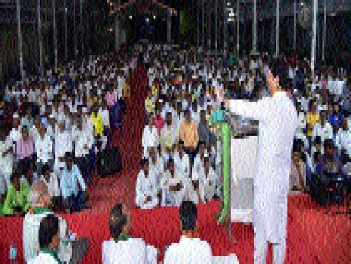 Despite the power, the Guardian could not bring the industry to Parlia | सत्ता असूनही पालकमंत्र्यांना परळीत उद्योग आणता आला नाही Despite the power, the Guardian could not bring the industry to Parlia | सत्ता असूनही पालकमंत्र्यांना परळीत उद्योग आणता आला नाही