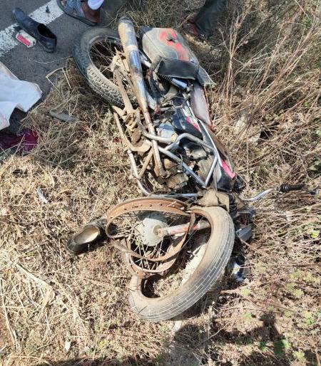 One killed, three injured in two bike accidents in Nagpur district | नागपूर जिल्ह्यात दोन बाईकच्या अपघातात एकाचा मृत्यू तर तिघे गंभीर जखमी One killed, three injured in two bike accidents in Nagpur district | नागपूर जिल्ह्यात दोन बाईकच्या अपघातात एकाचा मृत्यू तर तिघे गंभीर जखमी
