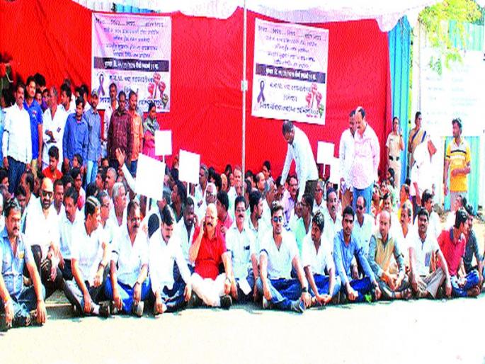 Resistance to reservation; Citizens stopped construction | आरक्षणास विरोध; नागरिकांनी बांधकाम बंद पाडले Resistance to reservation; Citizens stopped construction | आरक्षणास विरोध; नागरिकांनी बांधकाम बंद पाडले