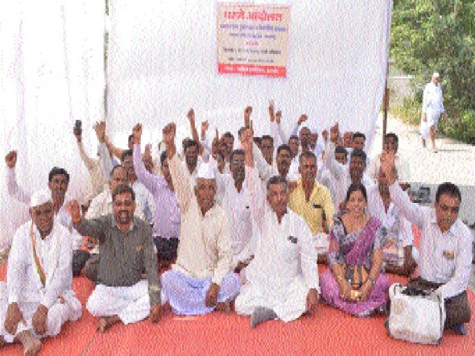 Shoppers' demonstrations in cheaper grains in Jalna | जालन्यात स्वस्त धान्य दुकानदारांचे निदर्शने