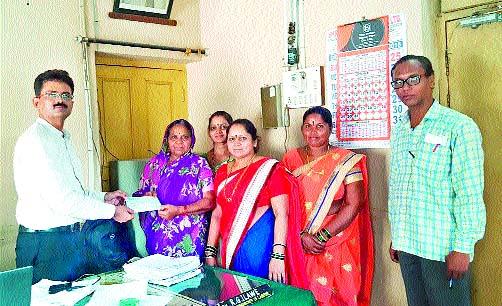 After all, the workers of Khandesh Mill got justice | अखेर खान्देश मिलच्या कामगारांना मिळाला न्याय After all, the workers of Khandesh Mill got justice | अखेर खान्देश मिलच्या कामगारांना मिळाला न्याय