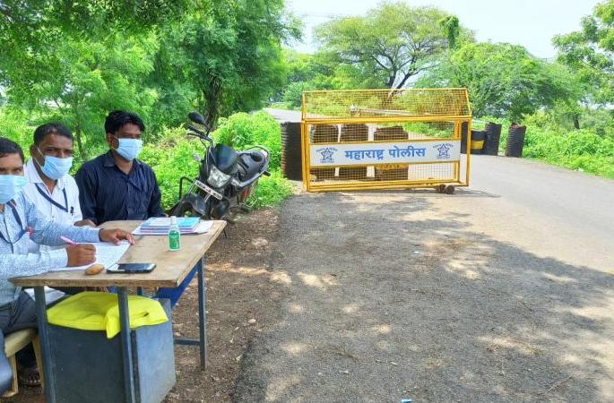 Teachers in Gadchiroli are providing guards with insufficient resources | गडचिरोलीतील शिक्षक अपुऱ्या साधनांनिशी देत आहेत पहारा Teachers in Gadchiroli are providing guards with insufficient resources | गडचिरोलीतील शिक्षक अपुऱ्या साधनांनिशी देत आहेत पहारा