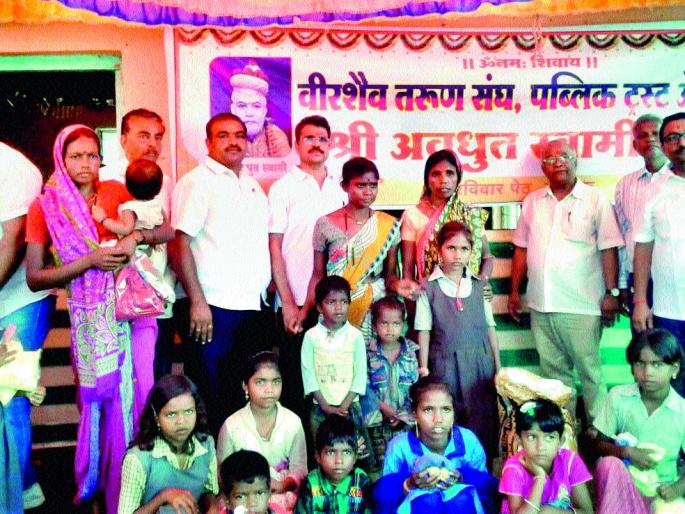 Diwali in the houses of tribal people | आदिवासी पाड्यांवर वंचितांच्या घरी उजळली दिवाळी  Diwali in the houses of tribal people | आदिवासी पाड्यांवर वंचितांच्या घरी उजळली दिवाळी