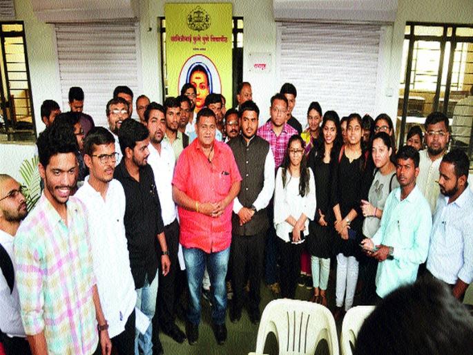 Opponents to take a rehearsal | फेरपरीक्षा घेण्यास विद्यार्थ्यांचा विरोध Opponents to take a rehearsal | फेरपरीक्षा घेण्यास विद्यार्थ्यांचा विरोध