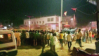 Tension prevailed in Aurangabad; Control the situation | औरंगाबादेतील तणाव निवळला; परिस्थिती नियंत्रणात