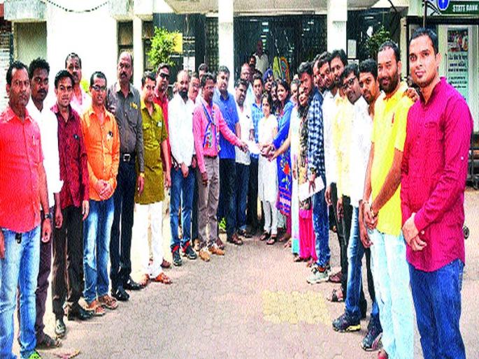 Banks should make notification boards in Marathi | बँकांनी मराठीत सूचना फलक लावावेत Banks should make notification boards in Marathi | बँकांनी मराठीत सूचना फलक लावावेत