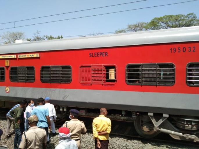 Accident avoid due to awareness of Train driver in Wardha district | वर्धा जिल्ह्यात रेल्वे चालकाच्या सतर्कतेने टळली दुर्घटना Accident avoid due to awareness of Train driver in Wardha district | वर्धा जिल्ह्यात रेल्वे चालकाच्या सतर्कतेने टळली दुर्घटना