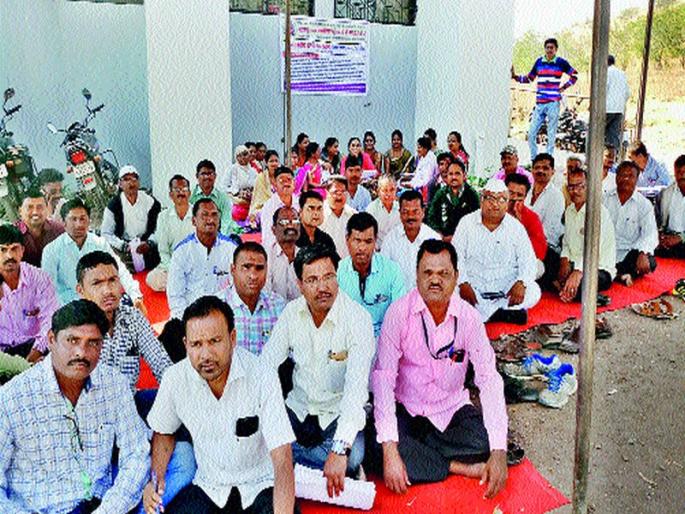 Gramsevak Sanghatana is aggressive | ग्रामसेवक संघटना आक्रमक Gramsevak Sanghatana is aggressive | ग्रामसेवक संघटना आक्रमक