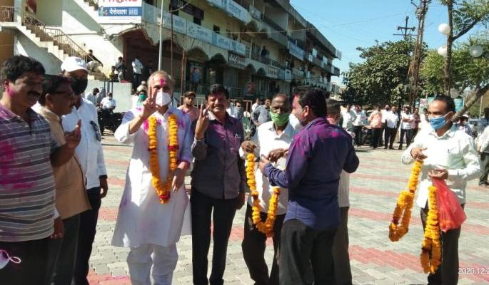 Mahavikas Aghadi moves towards majority in Yavatmal District Bank | यवतमाळ जिल्हा बँकेत महाविकास आघाडीची बहुमताकडे वाटचाल Mahavikas Aghadi moves towards majority in Yavatmal District Bank | यवतमाळ जिल्हा बँकेत महाविकास आघाडीची बहुमताकडे वाटचाल