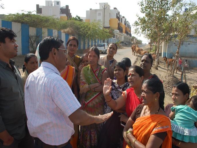 CIDCO engineer is surrounded by women | सिडको अभियंत्याला महिलांचा घेराव  