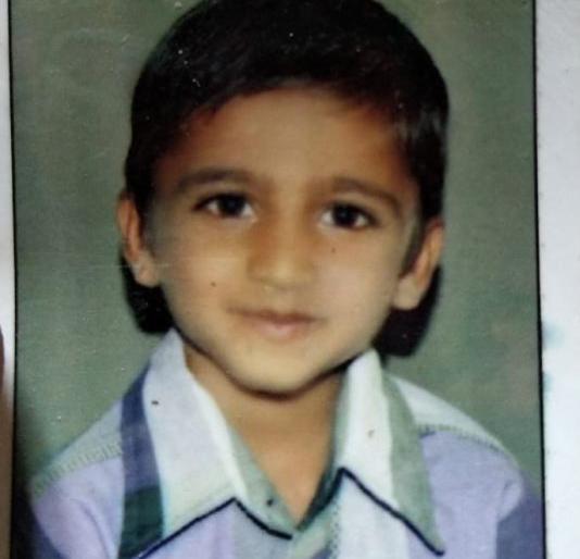Both the eyes of the school boy have damaged due to cracker cracked in the hands | फटाका हातात फुटल्याने शाळकरी मुलाचे दोन्ही डोळे निकामी