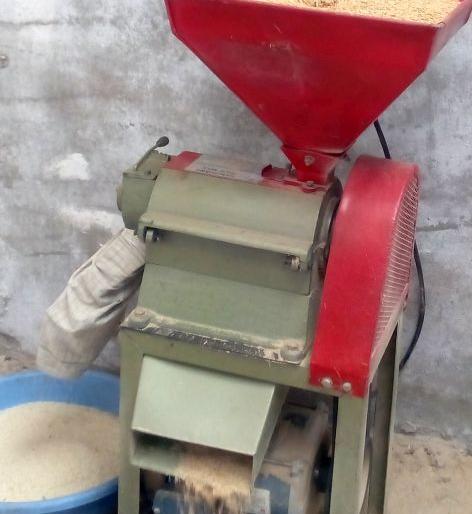 Students on the Adyal hill are learning skills in Chandrapur district | चंद्रपूर जिल्ह्यातील अड्याळ टेकडीवर घडताहेत विद्यार्थी