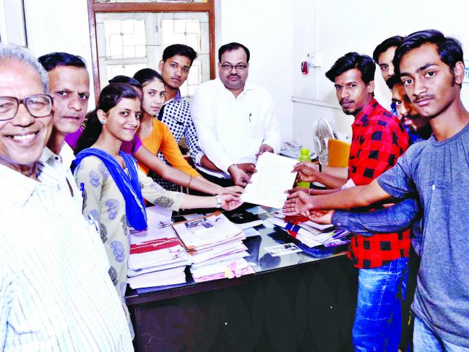 Sindhudurg: Konkan University in Ratnagiri should be done, request to the Chief Minister of the students | सिंधुदुर्ग : रत्नागिरीत कोकण विद्यापीठ झालेच पाहिजे, विद्यार्थ्यांचे मुख्यमंत्र्यांना निवेदन