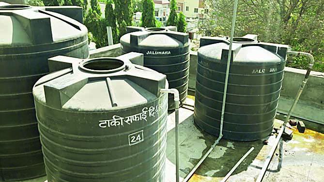 Covering 45 water tanks in Ghati hospital disappeared | घाटी रुग्णालयातील ४५ पाण्याच्या टाक्यांची झाकणे गायब Covering 45 water tanks in Ghati hospital disappeared | घाटी रुग्णालयातील ४५ पाण्याच्या टाक्यांची झाकणे गायब