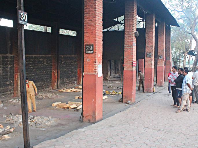 corona virus - Rakshasarayana ritual taken on Monday: 29 Rakshasarajan Rite | corona virus - रक्षाविसर्जन विधी घेतला आटोपता: सोमवारी १९ रक्षाविसर्जन विधी corona virus - Rakshasarayana ritual taken on Monday: 29 Rakshasarajan Rite | corona virus - रक्षाविसर्जन विधी घेतला आटोपता: सोमवारी १९ रक्षाविसर्जन विधी