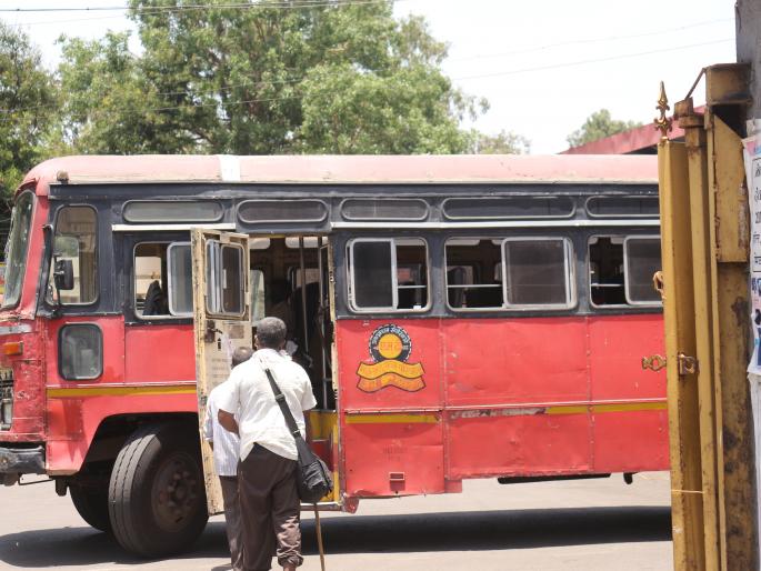 CoronaVirus Lockdown: Lalpari runs after 58 days, rickshaws on the road: Relief as service resumes | CoronaVirus Lockdown : लालपरी धावली ५८ दिवसांनंतर , रिक्षाही रस्त्यावर: सेवा सुरू झाल्याने दिलासा CoronaVirus Lockdown: Lalpari runs after 58 days, rickshaws on the road: Relief as service resumes | CoronaVirus Lockdown : लालपरी धावली ५८ दिवसांनंतर , रिक्षाही रस्त्यावर: सेवा सुरू झाल्याने दिलासा