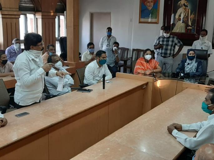 KMT will pay the overdue salaries of its employees in four installments | केएमटी कर्मचाऱ्यांचे थकीत वेतन चार टप्प्पांत देणार KMT will pay the overdue salaries of its employees in four installments | केएमटी कर्मचाऱ्यांचे थकीत वेतन चार टप्प्पांत देणार