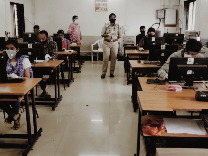 RTO resumes operations: 53 people get permanent licenses | आरटीओचे कामकाज सुरू :५३ जणांना मिळाले पक्के लायसेन्स RTO resumes operations: 53 people get permanent licenses | आरटीओचे कामकाज सुरू :५३ जणांना मिळाले पक्के लायसेन्स