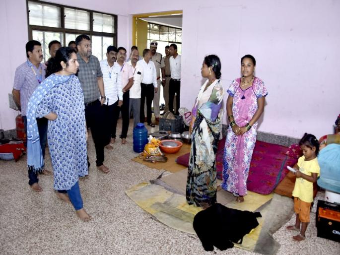 Kolhapur Municipality notice to four hospitals in flood zone, evacuation of 78 citizens | पूरक्षेत्रातील चार रुग्णालयांना कोल्हापूर पालिकेची नोटीस, ७८ नागरिकांचे स्थलांतर Kolhapur Municipality notice to four hospitals in flood zone, evacuation of 78 citizens | पूरक्षेत्रातील चार रुग्णालयांना कोल्हापूर पालिकेची नोटीस, ७८ नागरिकांचे स्थलांतर