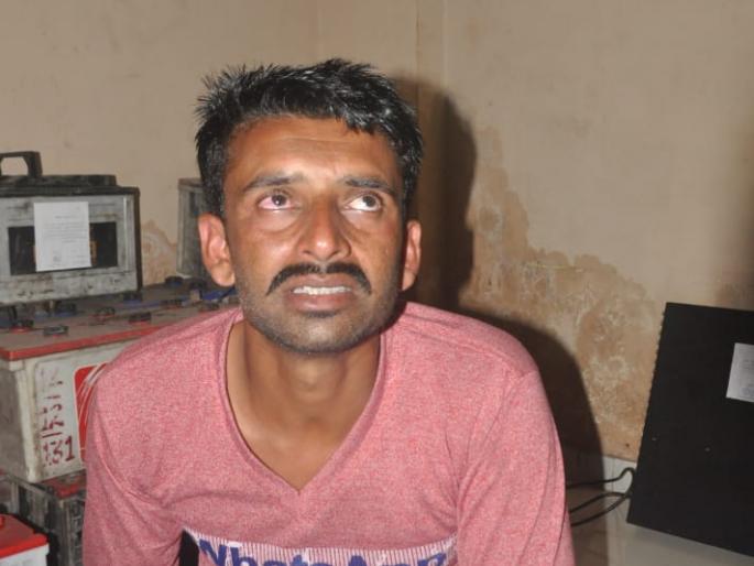 Kolhapur: An attempt to break the ATM center in Rajarampuri | कोल्हापूर : राजारामपुरीतील एटीएम सेंटर भरदिवसा फोडण्याचा प्रयत्न Kolhapur: An attempt to break the ATM center in Rajarampuri | कोल्हापूर : राजारामपुरीतील एटीएम सेंटर भरदिवसा फोडण्याचा प्रयत्न