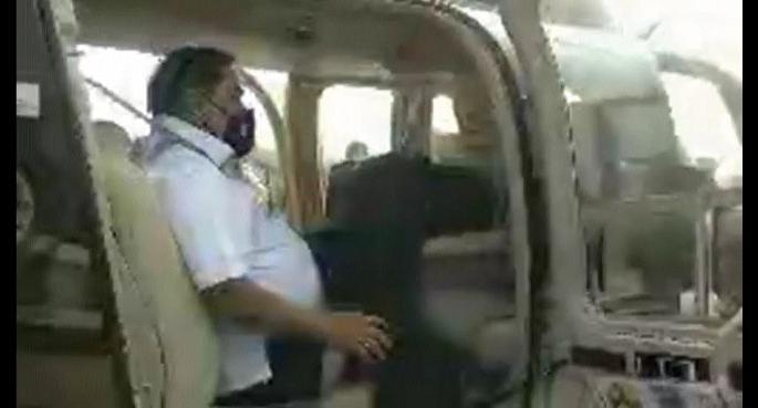 Former Minister Eknathrao Khadse left by helicopter for NCP entry | राष्ट्रवादी काँग्रेस प्रवेशासाठी माजी मंत्री एकनाथराव खडसे हेलिकॅप्टरद्वारा रवाना Former Minister Eknathrao Khadse left by helicopter for NCP entry | राष्ट्रवादी काँग्रेस प्रवेशासाठी माजी मंत्री एकनाथराव खडसे हेलिकॅप्टरद्वारा रवाना
