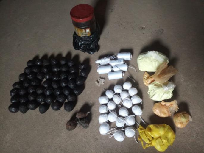 Bomb blasts seized in Male Mudshingi | कोल्हापूरमध्ये स्फोटकांचा मोठा साठा जप्त; 69 क्रूड बॉम्बसह दोघांना अटक Bomb blasts seized in Male Mudshingi | कोल्हापूरमध्ये स्फोटकांचा मोठा साठा जप्त; 69 क्रूड बॉम्बसह दोघांना अटक