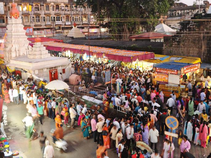 Women's Row in Kolhapur for Kartik Swami Darshan |  कार्तिक स्वामी दर्शनासाठी कोल्हापुरात महिलांच्या रांगा