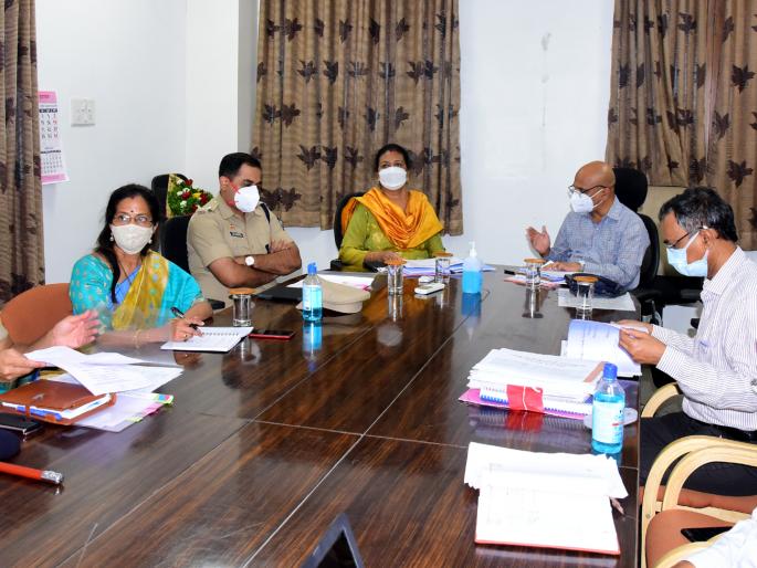Inspection of polling booth by Election Inspector Neelima Kerakatta | निवडणूक निरीक्षक नीलिमा केरकट्टा यांच्याकडून मतदान केंद्राची पाहणी Inspection of polling booth by Election Inspector Neelima Kerakatta | निवडणूक निरीक्षक नीलिमा केरकट्टा यांच्याकडून मतदान केंद्राची पाहणी