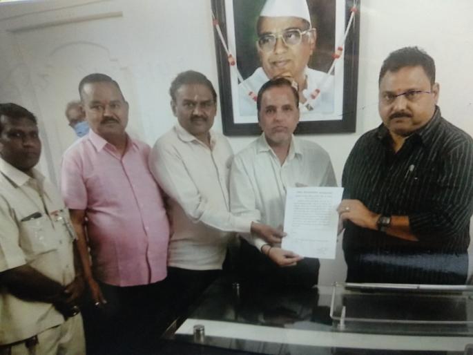 We will try to get financial assistance for artists: Minister Rajendra Patil-Yadravkar | कलावंतांना अर्थसहाय्य मिळण्यासाठी प्रयत्न करू : मंत्री राजेंद्र पाटील-यड्रावकर We will try to get financial assistance for artists: Minister Rajendra Patil-Yadravkar | कलावंतांना अर्थसहाय्य मिळण्यासाठी प्रयत्न करू : मंत्री राजेंद्र पाटील-यड्रावकर