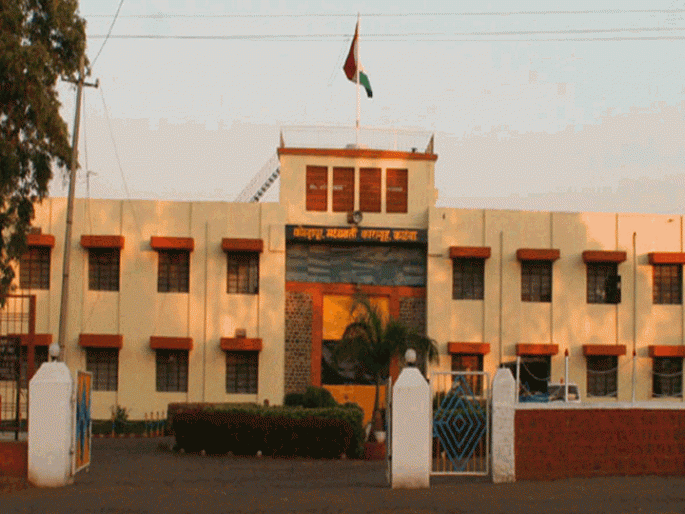 Mobile, cannabis smuggling gang busted in jail | कारागृहात मोबाईल, गांजा टाकणाऱ्या गुन्हेगारी टोळीचा पर्दाफाश