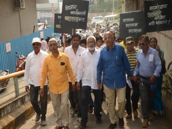 All India Marathi Film Corporation Administrator Recruitment, Charity march of film professionals in Kolhapur | अखिल भारतीय मराठी चित्रपट महामंडळावर प्रशासक नेमा, कोल्हापुरात चित्रपट व्यावसायिकांचा धर्मादायवर मोर्चा All India Marathi Film Corporation Administrator Recruitment, Charity march of film professionals in Kolhapur | अखिल भारतीय मराठी चित्रपट महामंडळावर प्रशासक नेमा, कोल्हापुरात चित्रपट व्यावसायिकांचा धर्मादायवर मोर्चा