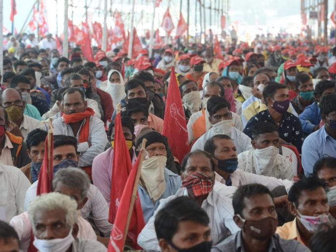 ... and the Police stop march near the Metro Cinema; Farmers' Elgar in Mumbai | ...आणि पाेलिसांनी मेट्रो सिनेमाजवळ अडविला मोर्चा; शेतकऱ्यांचा एल्गार, मुंबई दणाणली ... and the Police stop march near the Metro Cinema; Farmers' Elgar in Mumbai | ...आणि पाेलिसांनी मेट्रो सिनेमाजवळ अडविला मोर्चा; शेतकऱ्यांचा एल्गार, मुंबई दणाणली