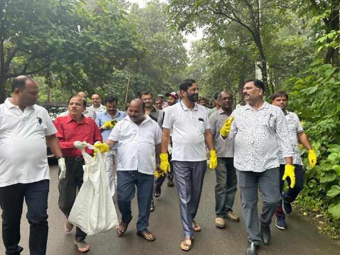 Thane, public participation is increasing with MLAs for the cleaning of Upavan forest! | ठाण्याचै येऊर, उपवनच्या जंगलाच्या साफसफाईसाठी आमदारांसह वाढता लोकसहभाग ! Thane, public participation is increasing with MLAs for the cleaning of Upavan forest! | ठाण्याचै येऊर, उपवनच्या जंगलाच्या साफसफाईसाठी आमदारांसह वाढता लोकसहभाग !