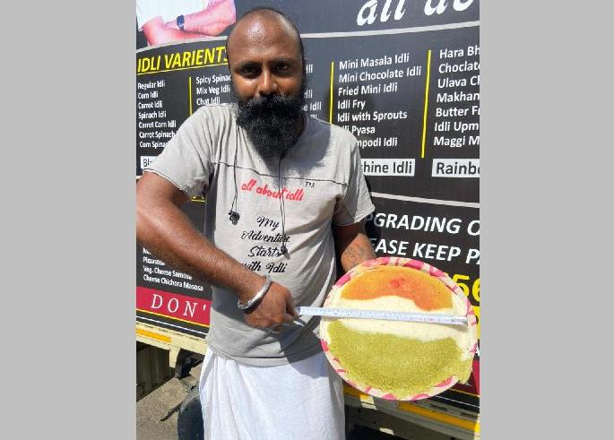 nagpur's kumar reddy who makes black idli now came with another tricolour idli | खाण्यासाठी जन्म आपुला.. मग नागपुरात मिळणारी ही 'ट्रायकलर इडली' एकदा ट्राय कराच nagpur's kumar reddy who makes black idli now came with another tricolour idli | खाण्यासाठी जन्म आपुला.. मग नागपुरात मिळणारी ही 'ट्रायकलर इडली' एकदा ट्राय कराच