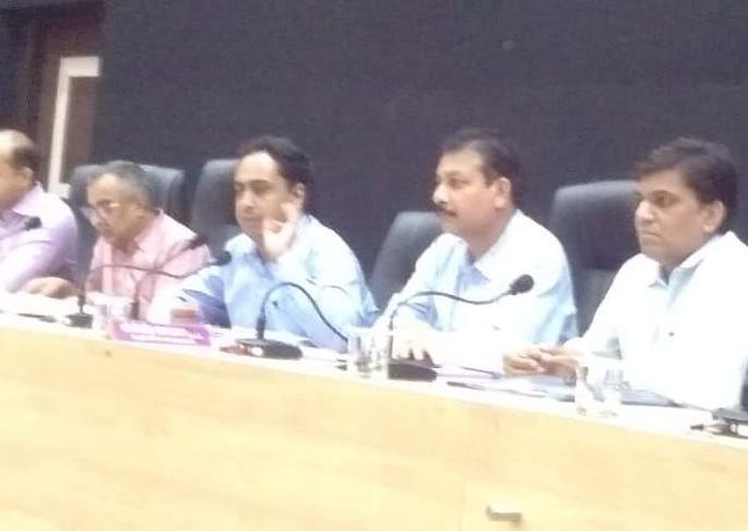 Seed mafia should not be prepared! - 'Warnings of' CEOs | बियाणे माफिया तयार होता कामा नये! - ‘सीईओं’चा इशारा Seed mafia should not be prepared! - 'Warnings of' CEOs | बियाणे माफिया तयार होता कामा नये! - ‘सीईओं’चा इशारा