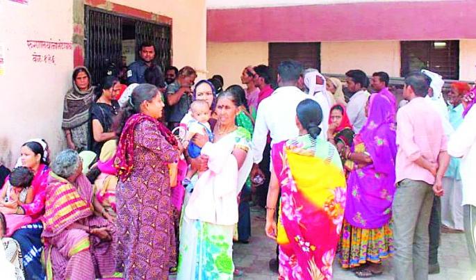 Short circuit: 22 newborns moved, one rump | शॉर्ट सर्किट : २२ नवजात हलविले, एक दगावले Short circuit: 22 newborns moved, one rump | शॉर्ट सर्किट : २२ नवजात हलविले, एक दगावले