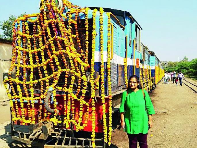 The Indian Railway's charm was stopped and the wheels stopped | भारतीय रेल्वेची मोहोर उमटली अन् चाके थांबली The Indian Railway's charm was stopped and the wheels stopped | भारतीय रेल्वेची मोहोर उमटली अन् चाके थांबली
