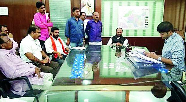 The tax havoc on bankruptcies caused bank officials to scam | कर्जवाटपावरून अडसुळांनी बँक अधिकाऱ्यांना खडसावले