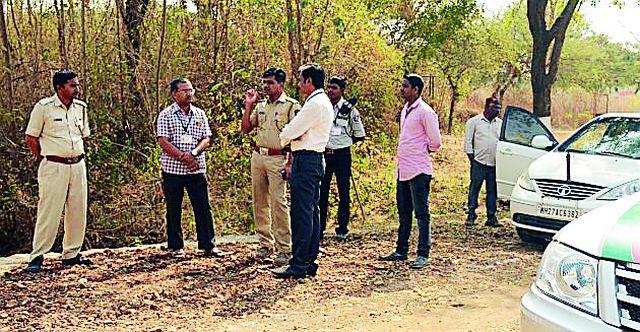 Searching for leopard communications in the university | विद्यापीठात बिबट्याच्या संचार मार्गाचे सर्चिंग Searching for leopard communications in the university | विद्यापीठात बिबट्याच्या संचार मार्गाचे सर्चिंग