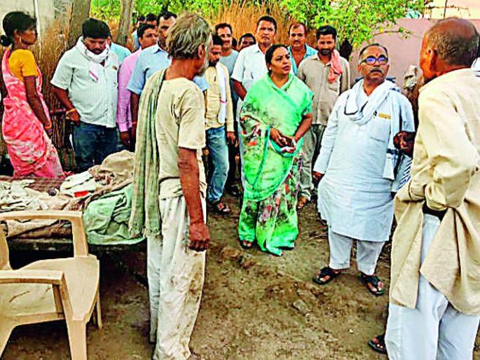 Financial Assistance to the Somawanshi family of Khartalegaon | खारतळेगाव येथील सोमवंशी कुटुंबास आर्थिक मदत Financial Assistance to the Somawanshi family of Khartalegaon | खारतळेगाव येथील सोमवंशी कुटुंबास आर्थिक मदत