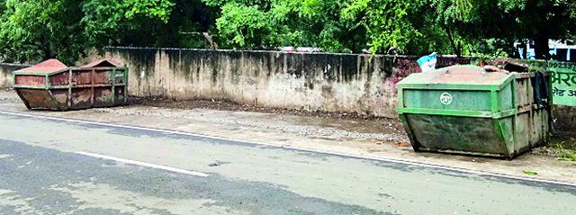 When to take action on the health officer? | आरोग्य अधिकाऱ्यावर कारवाई केव्हा? When to take action on the health officer? | आरोग्य अधिकाऱ्यावर कारवाई केव्हा?