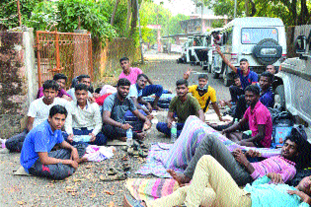 Military Recruitment: 3 Candidates Medical Examination | सैन्य भरती : ४०७ उमेदवारांची वैद्यकीय चाचणी Military Recruitment: 3 Candidates Medical Examination | सैन्य भरती : ४०७ उमेदवारांची वैद्यकीय चाचणी