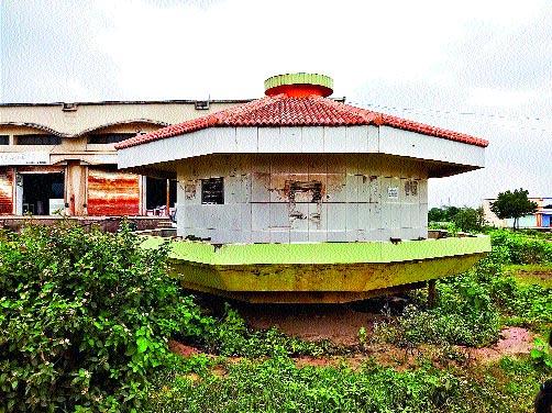 Water crisis in the Market Committee | बाजार समितीतील पाणपोईची दुरवस्था Water crisis in the Market Committee | बाजार समितीतील पाणपोईची दुरवस्था