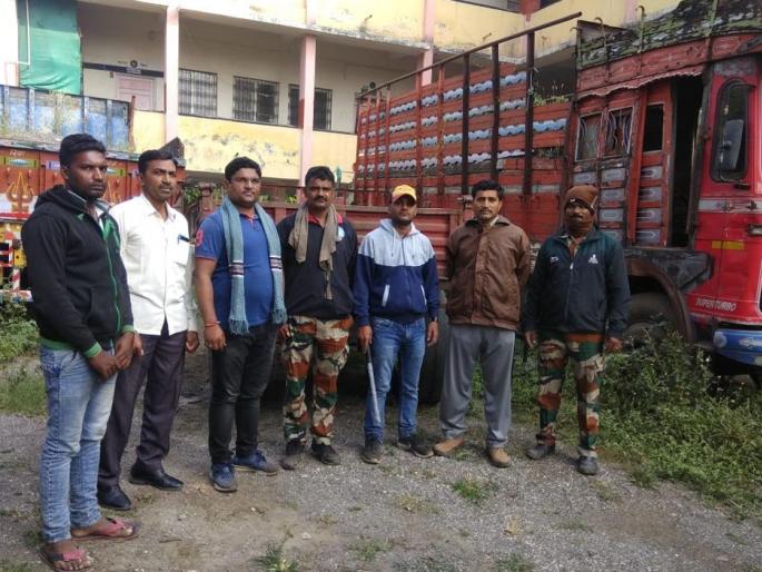 Illegal sand transport; 5 tractors seized with highway | अवैध वाळू वाहतूक; हायवासह २ ट्रॅक्टर जप्त Illegal sand transport; 5 tractors seized with highway | अवैध वाळू वाहतूक; हायवासह २ ट्रॅक्टर जप्त